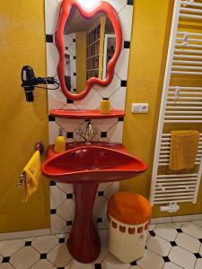 Koupelna v ubytování Retro-Apartment 70er-Jahre + 23 fotografií