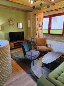 Posezení v ubytování Retro-Apartment 70er-Jahre
