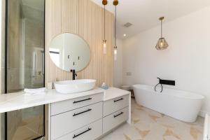 Koupelna v ubytování Le Föss, Fleuve, Sauna & Spa + 34 fotografií