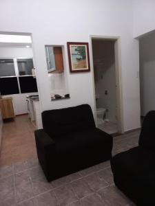 a living room with a couch and a chair at Apto 2 dorm com elevador in São Vicente