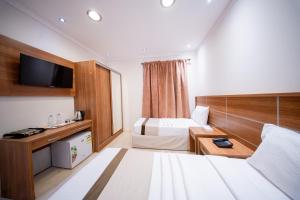 Ένα ή περισσότερα κρεβάτια σε δωμάτιο στο Orvana Al Otaibiya Hotel +40 φωτογραφίες