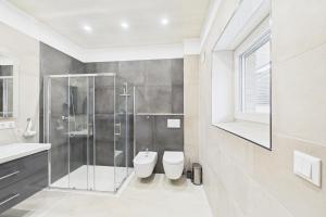 Ένα μπάνιο στο Attraktive Neubau Bei Zwei Buchen