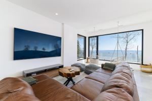 TV a/nebo společenská místnost v ubytování Le Föss, Fleuve, Sauna & Spa