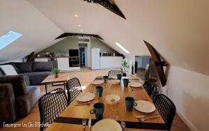 Posezení v ubytování O' Clocher Tors