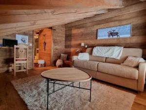 TV a/nebo společenská místnost v ubytování Spacieux appartement 96 m² à Flaine Hameau avec piscine et parking - FR-1-687-119