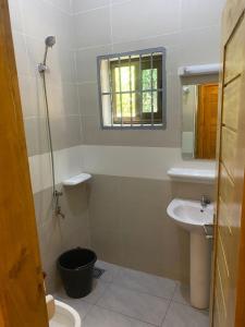 Et badeværelse på Studio meublé climatisé propre et sécurisé