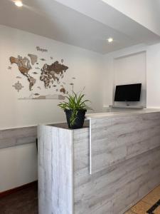 Μια τηλεόραση ή/και κέντρο ψυχαγωγίας στο Mare Hotel Apartment