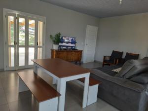 Posezení v ubytování Casa Finger novo á 800m do Núcleo de casas Enxaimel da Adoma e do Centro os anfitriões residem ao lado