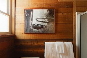 Koupelna v ubytování Knoll Lake Cabin in Big Bear Lake + 54 fotografií