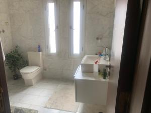 Ένα μπάνιο στο Villa Walid El gamal