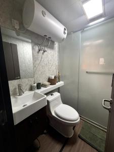 Vannituba majutusasutuses Cocoon'île