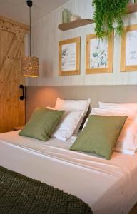 Postel nebo postele na pokoji v ubytování Le Cèdre Bleu