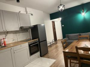 a kitchen and living room with a black refrigerator at Apartament Siedlce ul Szkolna 4 in Siedlce