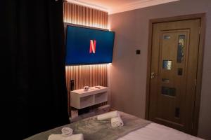 Ένα ή περισσότερα κρεβάτια σε δωμάτιο στο T&T Apartment Sibiu Center