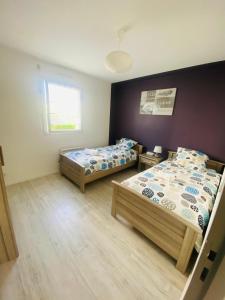 Postel nebo postele na pokoji v ubytování Bord de mer