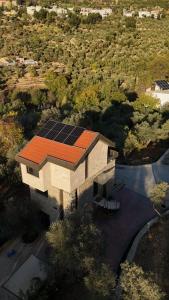 Το κτήριο όπου στεγάζεται  η βίλα