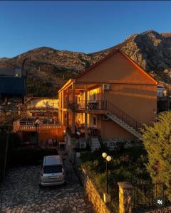 a car parked in front of a house at Apartments in villa Viktoria in Sutomore