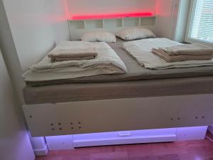 Ένα ή περισσότερα κρεβάτια σε δωμάτιο στο Ett mysigt appartement