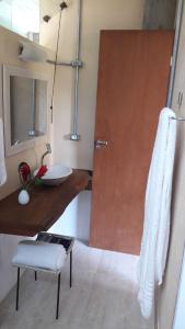 Foto sihtkohas Ilhabela asuva majutusasutuse Suíte no Jardim, varanda com hidro, praia do Engenho d água Ilhabela galeriist