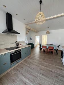 Kuchyň nebo kuchyňský kout v ubytování La Parenthèse de la Presqu'île - Beach - Bikes