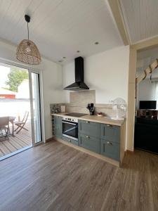 Kuchyň nebo kuchyňský kout v ubytování La Parenthèse de la Presqu'île - Beach - Bikes