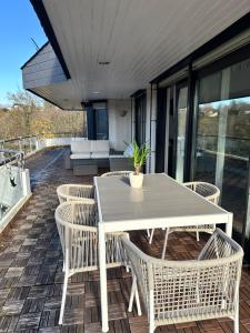 Balkón nebo terasa v ubytování Wunderschöne Familienvilla mit Schlossblick