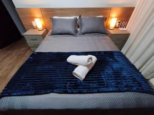 Una cama o camas en una habitación de No Coração de Gramado! Faça tudo a pé. Reformado!