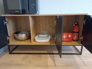 a cupboard with a microwave and a bowl at La Terrasse de Mâlain in Mâlain