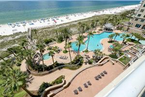 una vista aerea di un resort con piscina e spiaggia di Indigo East Unit 1703E a Perdido Key