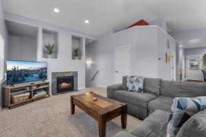 TV a/nebo společenská místnost v ubytování 63788 Hunters Circle