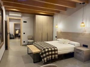 Ένα ή περισσότερα κρεβάτια σε δωμάτιο στο Cal Rocamarti