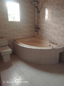 Koupelna v ubytování Cutting Edge Guest House