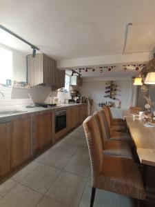 Η κουζίνα ή μικρή κουζίνα στο My Place Apartmani +68 φωτογραφίες