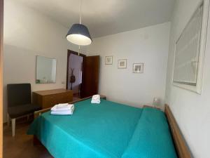 Φωτογραφία από το άλμπουμ του Breaking Bed σε Sarnelli