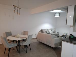 Χώρος καθιστικού στο Vue mer residence bessa +23 φωτογραφίες