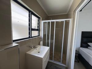 Ένα μπάνιο στο The Lighthouse - Beachfront +15 φωτογραφίες