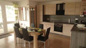 Η κουζίνα ή μικρή κουζίνα στο FeWo2 Griese