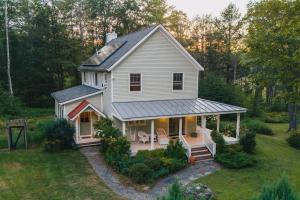 Zahrada ubytování Charming Farmhouse Secluded Water Views Firepit