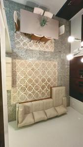 a living room with a couch and a wall at Família Macapá in Macapá