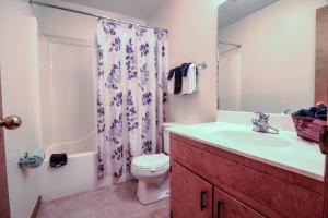 Vannituba majutusasutuses Bear Camp By The Night