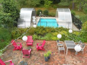 Bazén v ubytování Catskill Rose Lodging & Dining nebo v jeho okolí
