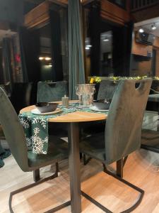 Posezení v ubytování Samsara Domek koło Międzygórza Z sauną i klimatyzacją