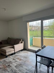 Χώρος καθιστικού στο LOGEMENT ENTIEREMENT MEUBLE à VALLEIRY prêt de Genève