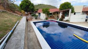 Bazén v ubytování Quitinetes Beira Rio nebo v jeho okolí