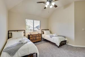 Postel nebo postele na pokoji v ubytování 3,000-Sq-Ft Family Home in Anna with Game Room! + 21 fotografií