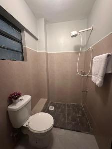 Ένα μπάνιο στο Serene Lakeside Haven +6 φωτογραφίες