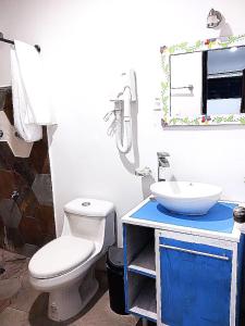 Ένα μπάνιο στο 1 Habitacion sencilla con baño propio