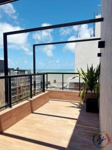 a balcony with a view of the ocean at Mares 502 in Tambaú