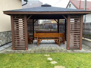 Budova, kde se chata nachází