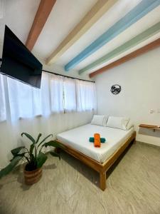 Ένα ή περισσότερα κρεβάτια σε δωμάτιο στο Hotel bosque blue